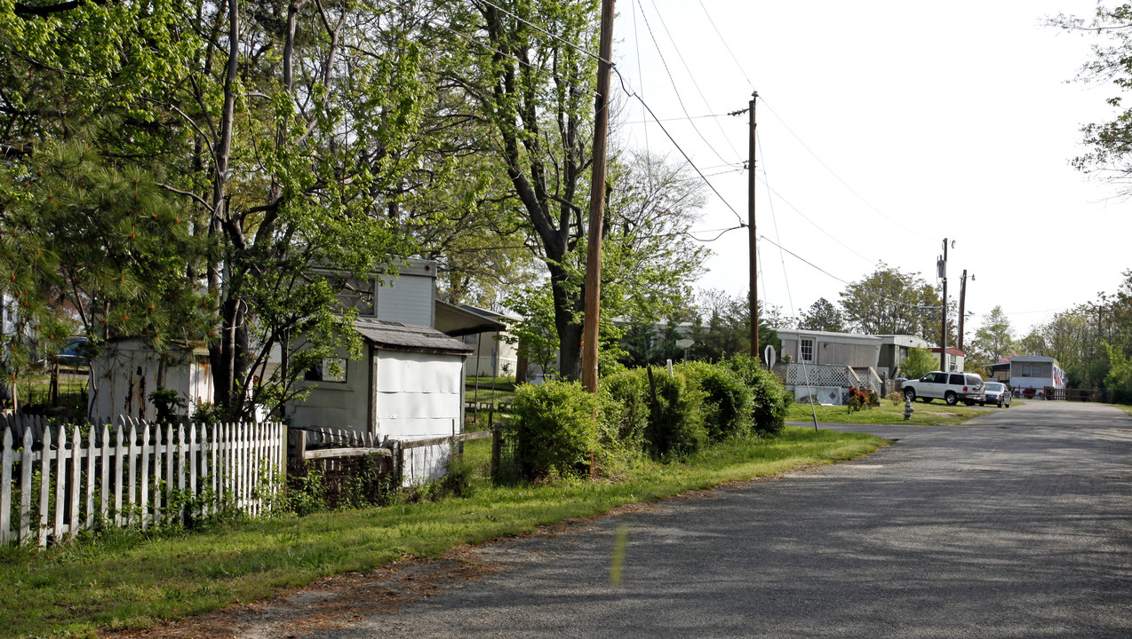 Oak View Manufactured Housing Community in Richmond, VA - Building Photo