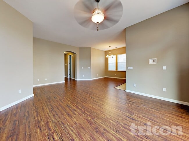 5518 Savage Ave in Riverbank, CA - Foto de edificio - Building Photo