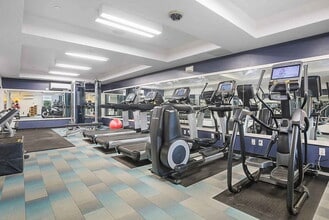 777 Hamilton in Menlo Park, CA - Foto de edificio - Building Photo