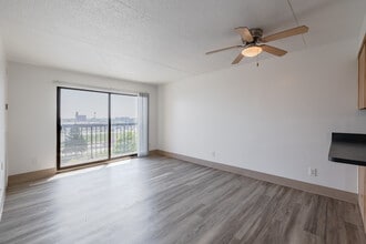 St. Antoine Gardens in Detroit, MI - Foto de edificio - Interior Photo