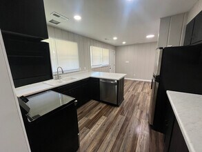 3313 E 17th Ave in Sheffield, AL - Building Photo - Building Photo