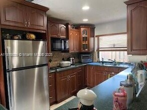 6528 NW 170th Terrace in Hialeah, FL - Building Photo - Building Photo