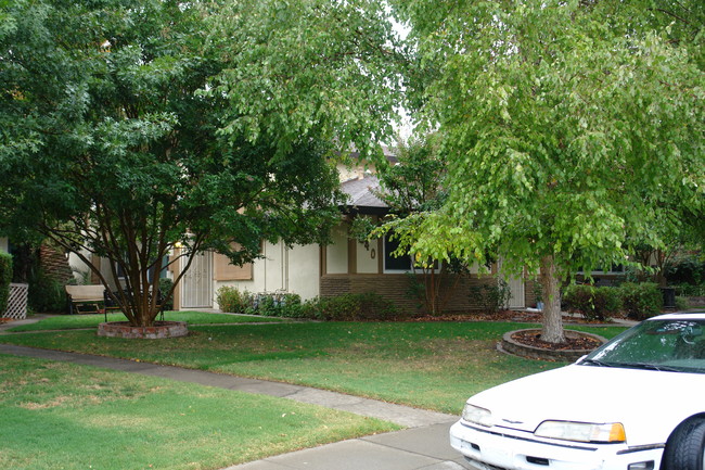 840 Cathedral Ct in Sacramento, CA - Foto de edificio - Building Photo