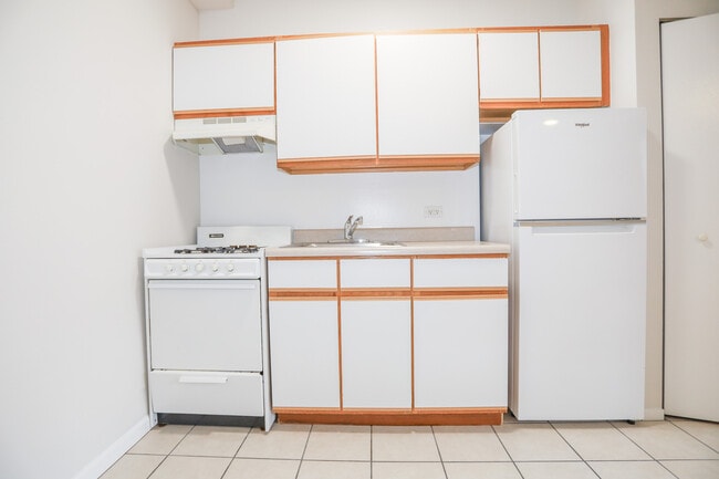 6106 N Kenmore Ave, Unit #309 in Chicago, IL - Foto de edificio - Building Photo