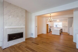 888 S Valentia St in Denver, CO - Building Photo
