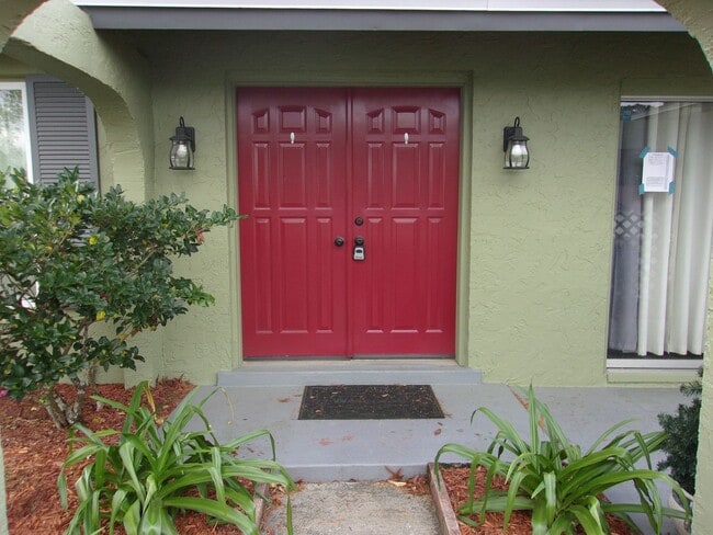 9801 Bayside Ct in Spring Hill, FL - Building Photo - Building Photo