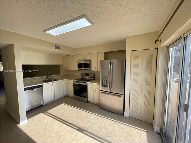 14970 SW 82nd Ln-Unit -11-203 in Miami, FL - Building Photo - Building Photo