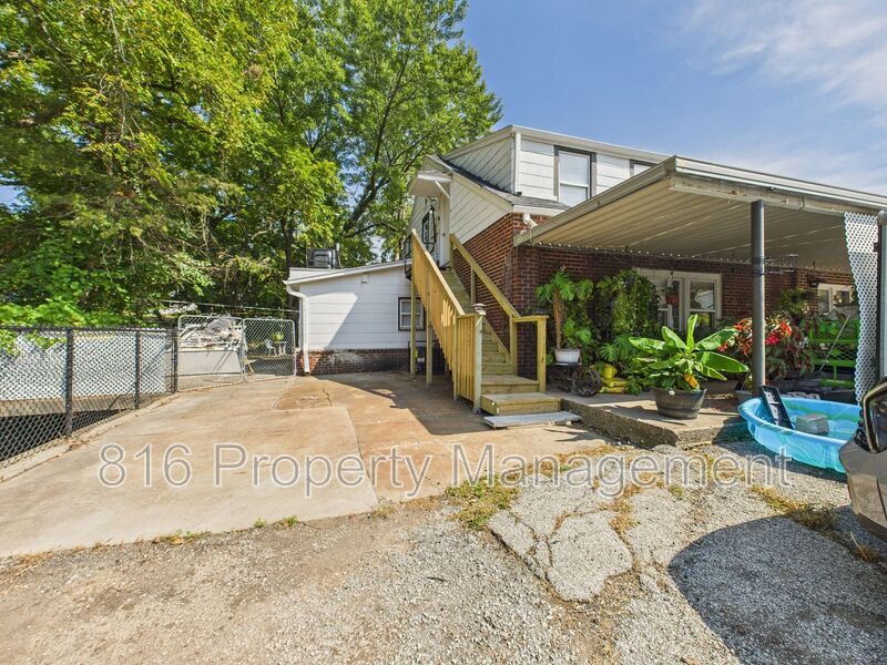 1619 N Liberty St in Independence, MO - Building Photo