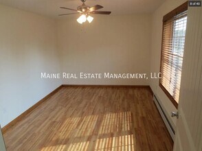 208 Western Ave in Hampden, ME - Foto de edificio - Building Photo
