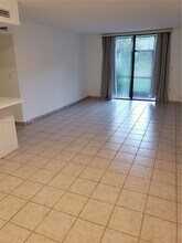9682 Fontainebleau Blvd in Miami, FL - Building Photo - Building Photo