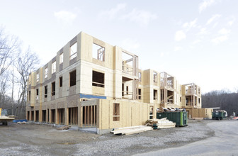 Newtown Woods Phase II in Newtown, CT - Building Photo - Building Photo