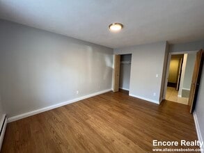 210 Babcock St, Unit 6 in Brookline, MA - Foto de edificio - Building Photo