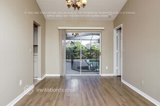 7115 Queen Palm Cir in Sarasota, FL - Foto de edificio - Building Photo