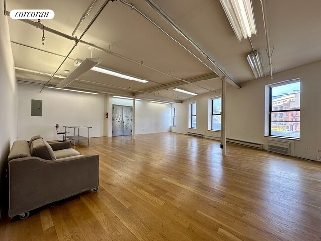 property at 435 S 5th St