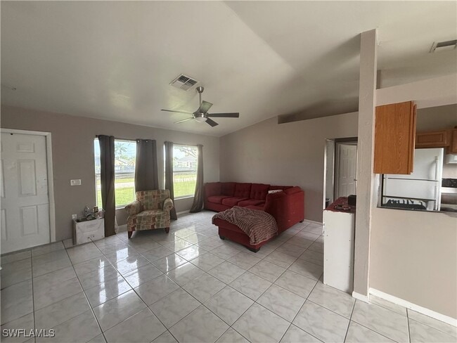 2122 NE 20th Ave in Cape Coral, FL - Building Photo - Building Photo