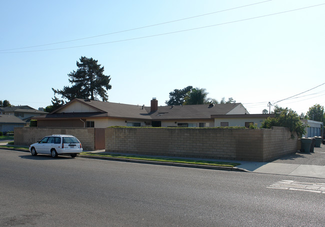 1301 Glenwood Dr in Oxnard, CA - Foto de edificio - Building Photo