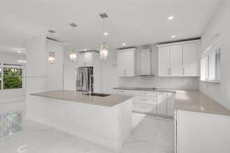 7420 Beach View Dr in North Bay Village, FL - Building Photo - Building Photo