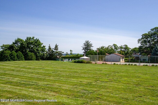 60 Tower Hill Dr in Red Bank, NJ - Building Photo - Building Photo