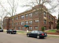 372 Cleveland Avenue North in St. Paul, MN - Foto de edificio - Building Photo