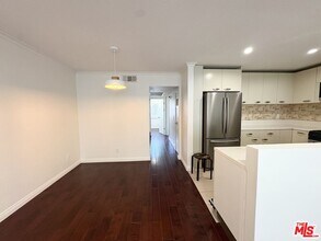 957 S Gramercy Dr in Los Angeles, CA - Building Photo - Building Photo