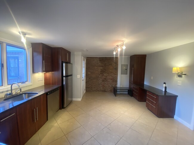 202 3rd St, Unit 2 in Cambridge, MA - Building Photo - Building Photo