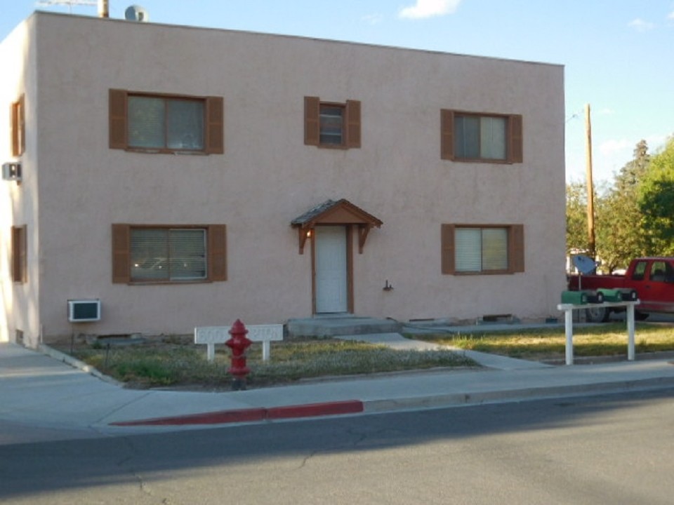 600 Campton St in Ely, NV - Foto de edificio