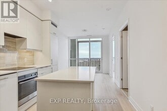 30 Elm Dr W in Mississauga, ON - Building Photo - Building Photo