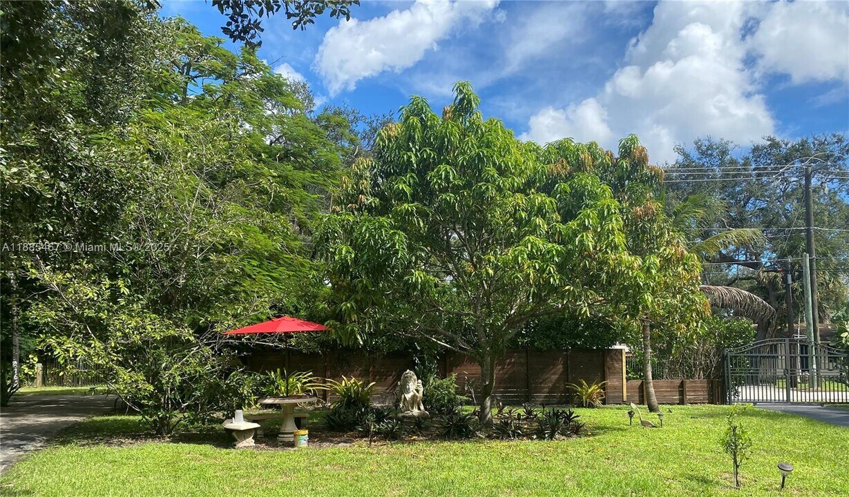 1760 NE 144th St in Miami, FL - Building Photo