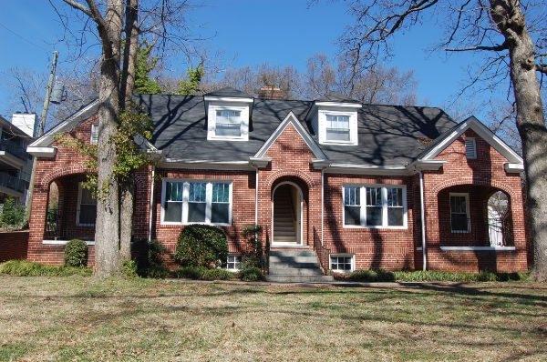 300 Forrest Ave in Gainesville, GA - Foto de edificio - Building Photo