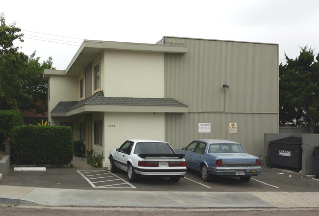 4270-4274 Schoolridge Ln in La Mesa, CA - Foto de edificio - Building Photo