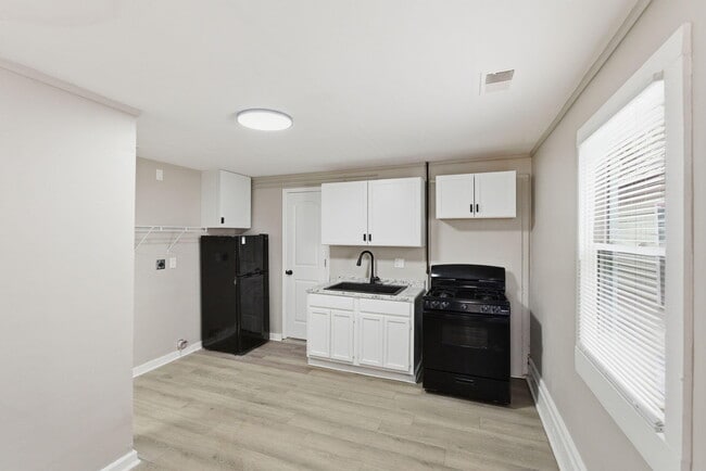 property at 308 E 7th St