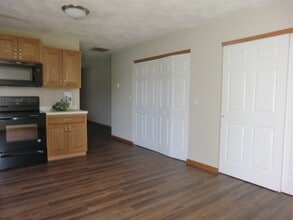 203 Autumn Pine Dr, Unit 203 in Fairview Heights, IL - Building Photo - Building Photo