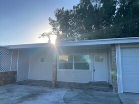 301 S Jenkins Rd in Fort Pierce, FL - Building Photo