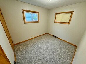 638 Englewood Ave in Waterloo, IA - Foto de edificio - Building Photo