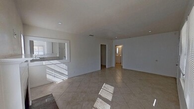 321 E Stanford St in Santa Ana, CA - Building Photo - Building Photo
