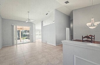 25316 Crestwater Dr in Leesburg, FL - Building Photo - Building Photo