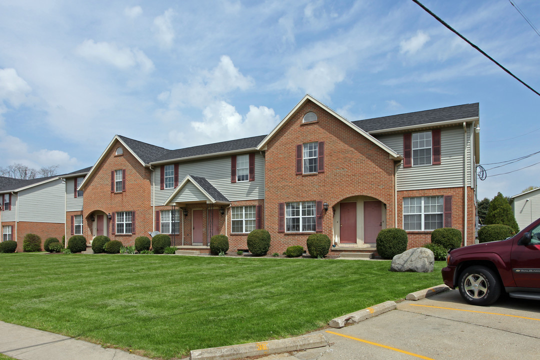 Knollwood Estates in Mansfield, OH - Building Photo