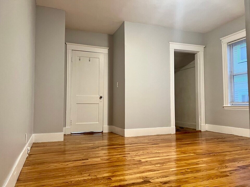 106 Burrill St, Unit 2 in Swampscott, MA - Building Photo