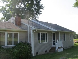 34 Brightwater Rd in East Lyme, CT - Building Photo