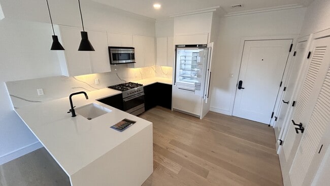11 Lothrop St, Unit 506 in Boston, MA - Foto de edificio - Building Photo
