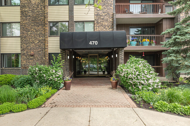 Raintree Condominiums in Glen Ellyn, IL - Foto de edificio - Building Photo