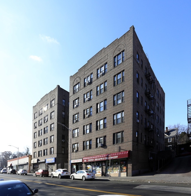 573 South Broadway in Yonkers, NY - Foto de edificio - Building Photo