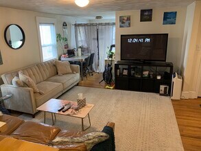 28 Cherry St in Somerville, MA - Building Photo - Building Photo