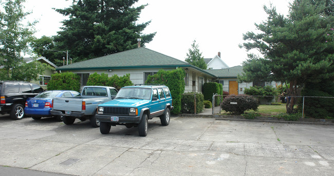 606-612 NE 72nd Ave in Portland, OR - Building Photo - Building Photo