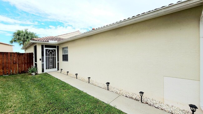 6679 Spring Garden Run in Greenacres, FL - Building Photo - Building Photo