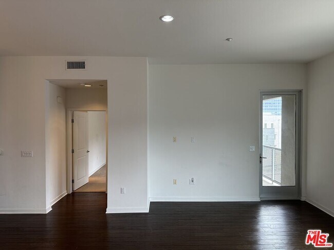 21 Gramercy-Unit -416 in Irvine, CA - Building Photo - Building Photo
