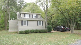 642 River Rd in Piscataway, NJ - Building Photo