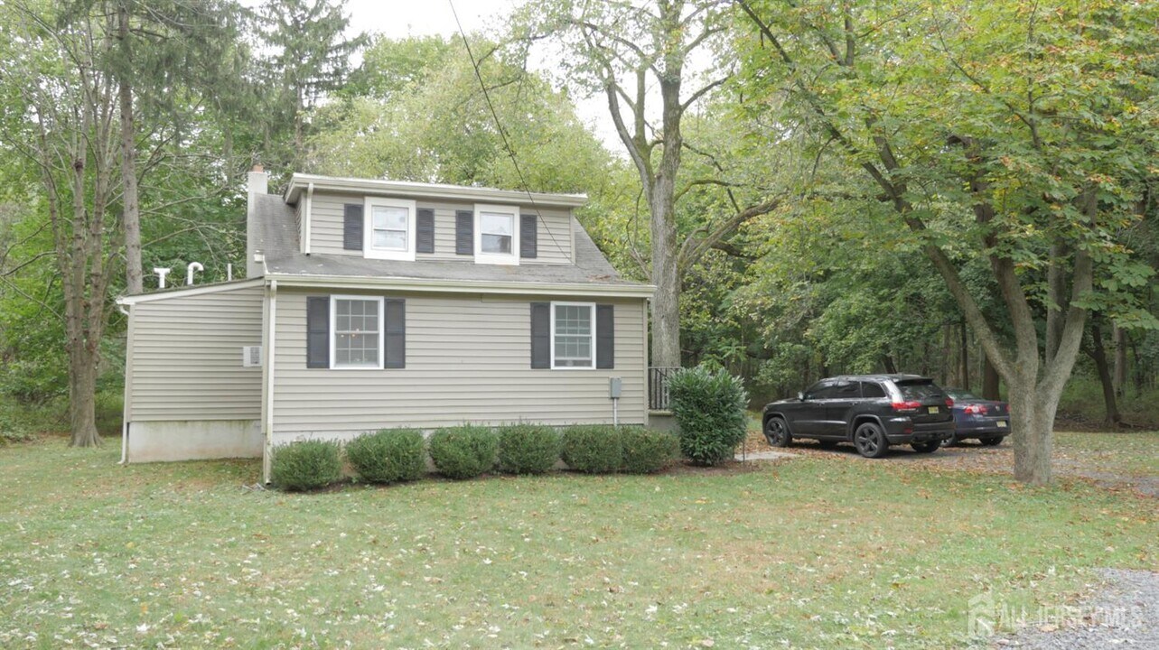 642 River Rd in Piscataway, NJ - Building Photo