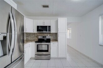3437 SW 25th St in Miami, FL - Building Photo - Building Photo