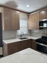 102 Riggs Pl, Unit 1stfloor in West Orange, NJ - Building Photo